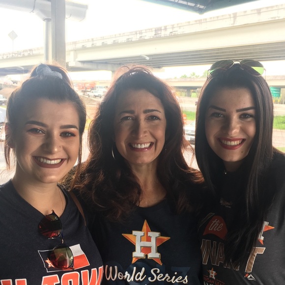 Meet your Posher, Julie - Picture 1 of 5